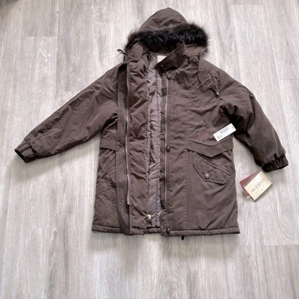 Vintage microfibre winter coat with hood.Still has tags on. Warm and cozy.Sears.